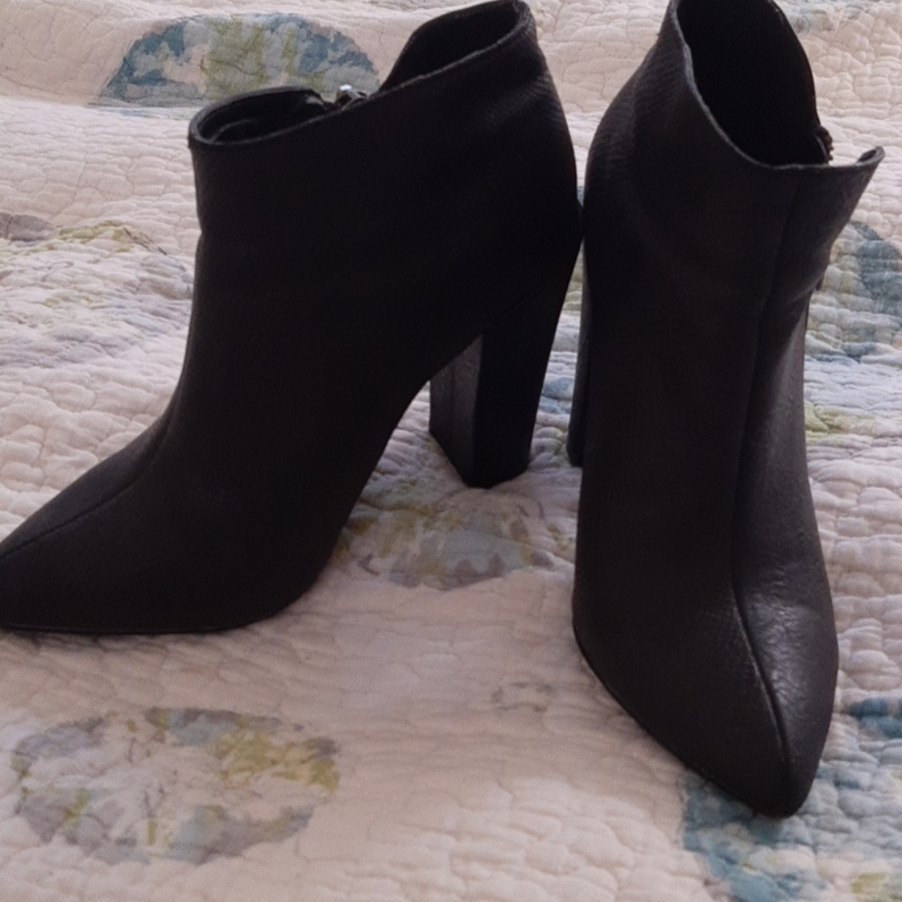 Michael Antonio Vanther black  booties